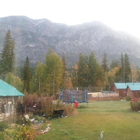 Steamboat Mountain Chalets Ξενοδοχείο Spillimacheen Εξωτερικό φωτογραφία