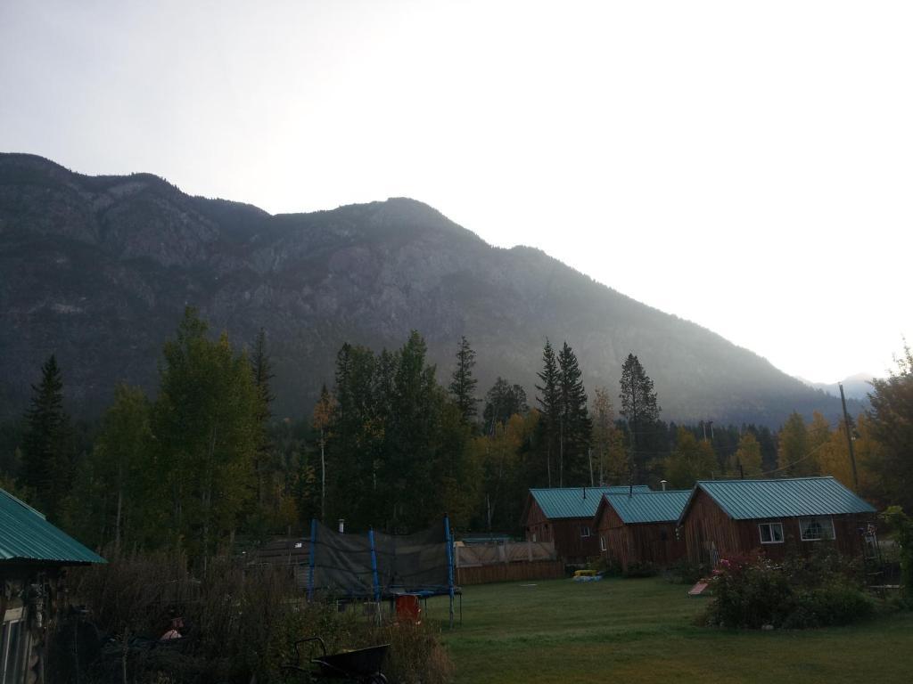 Steamboat Mountain Chalets Ξενοδοχείο Spillimacheen Εξωτερικό φωτογραφία